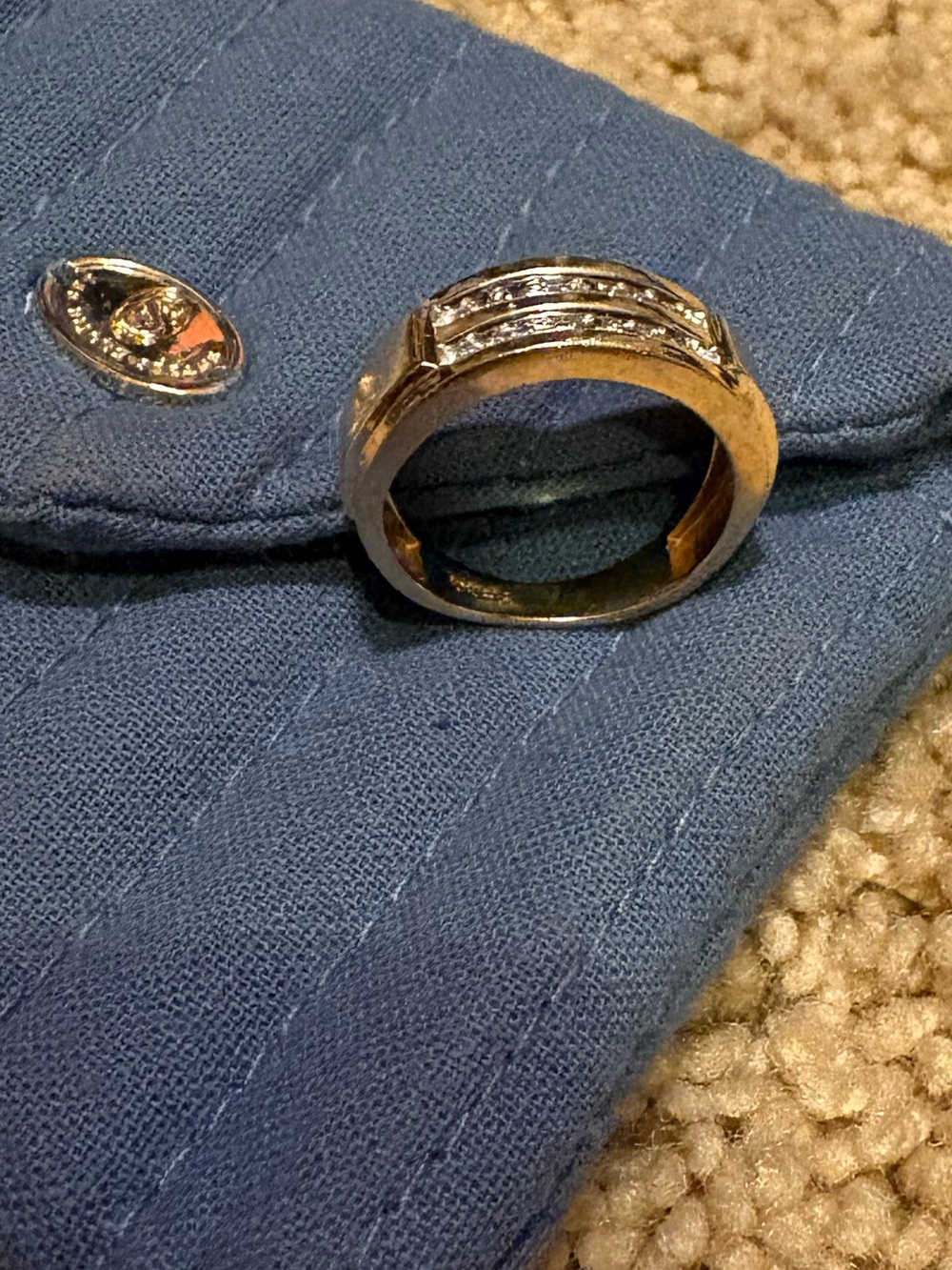 10K yellow gold round diamond men's ring size 8 - Picture 12 of 13